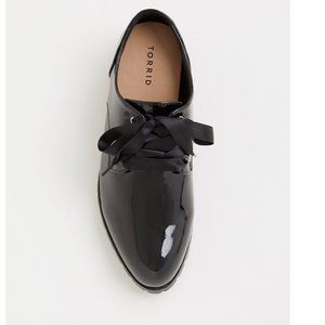 Torrid- Black Shiny Ribbon Lace Up Oxford size 8